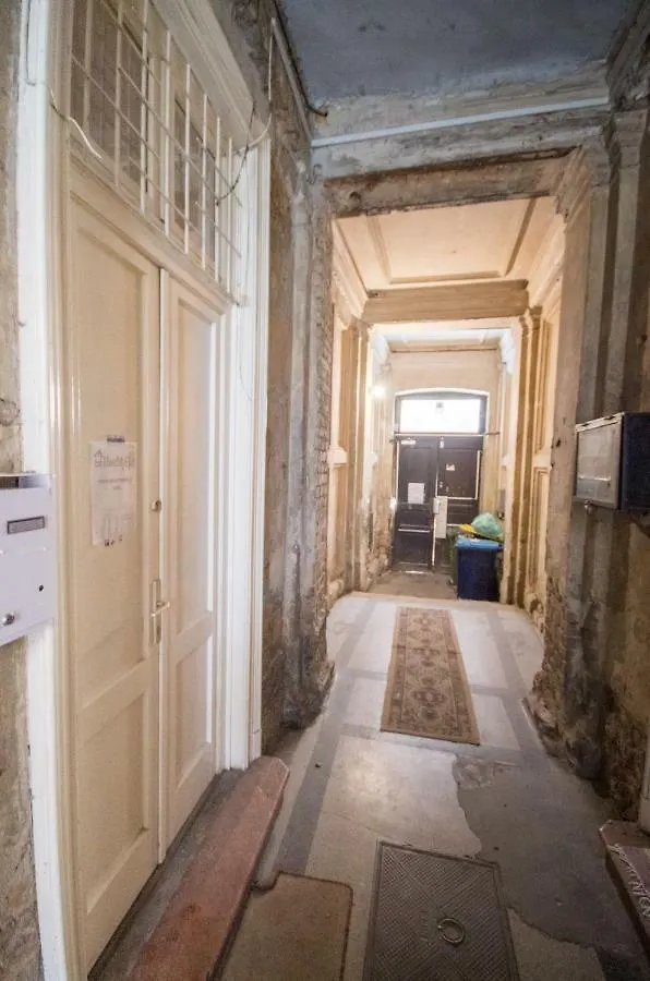Butterfly Apartment Near The Downtown Budapest
