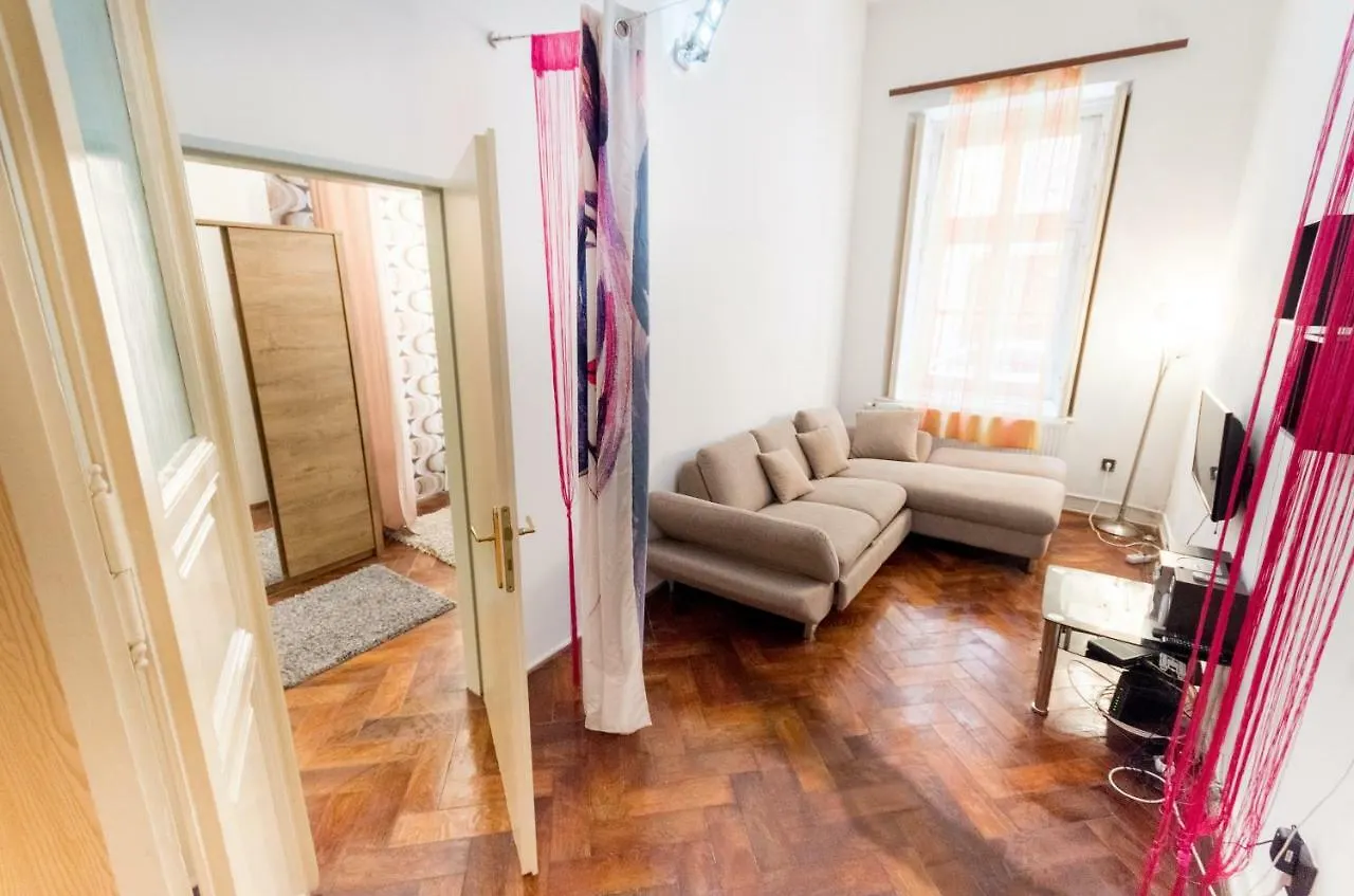 Butterfly Apartment Near The Downtown Budapest