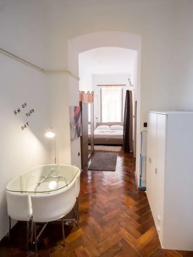 Butterfly Apartment Near The Downtown Budapest Hungary