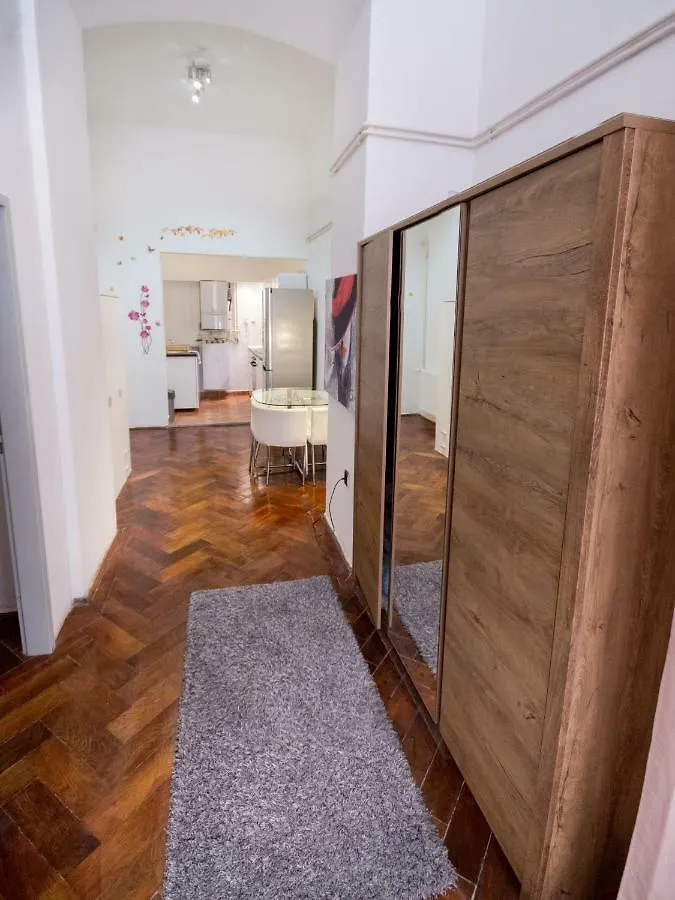 Butterfly Apartment Near The Downtown Budapest