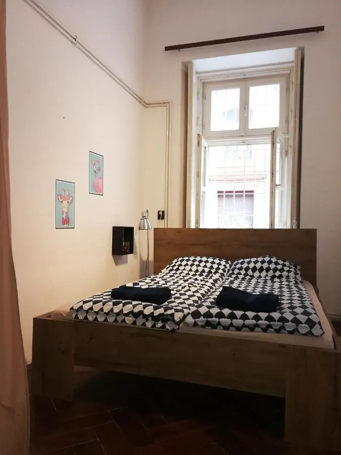 Butterfly Apartment Near The Downtown Budapest